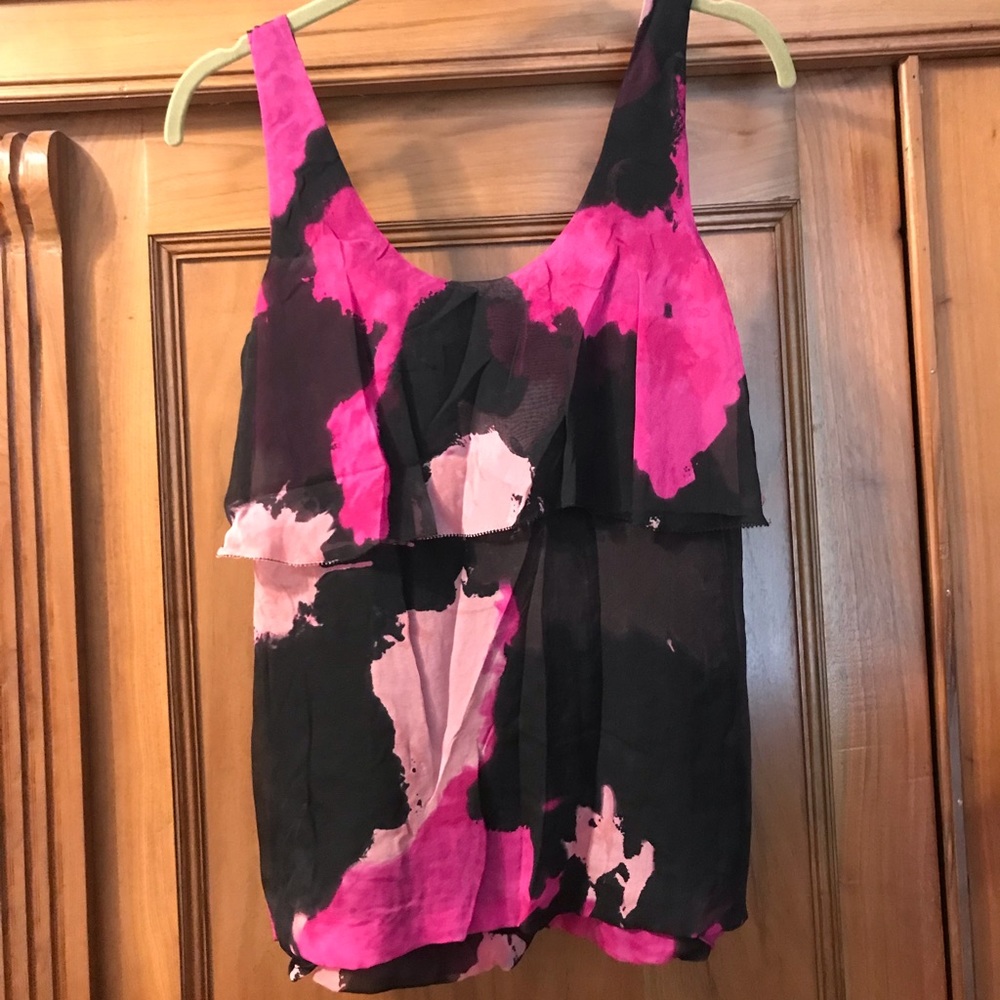 DVF silk top beautiful pattern and colors